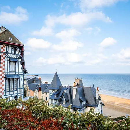 Proche De La Plage A Cabourg. 92013 Cabourg